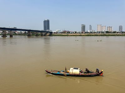 Sailing past Phenom Penh