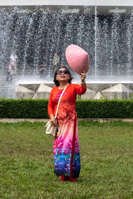 Vietnamese woman at Independence Palace