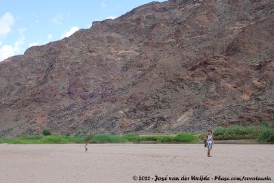 Rens & Rick @ Work in the dry riverbed of the Fish River