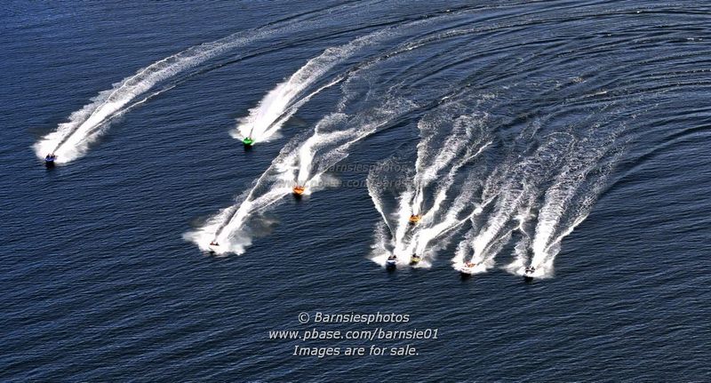 9 boats taking bend.jpg