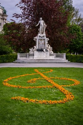 Mozart's statue in the palace gardens.