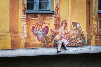 The artist's calling card on the side of the Rathaus.