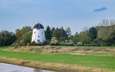 Lighthouse on the Elbe