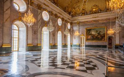 Marble ballroom in the New Palace