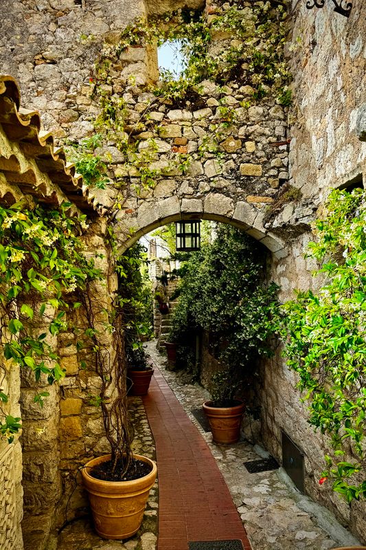 2024-04 Ruelle a Eze (France) 12 x 18.JPG