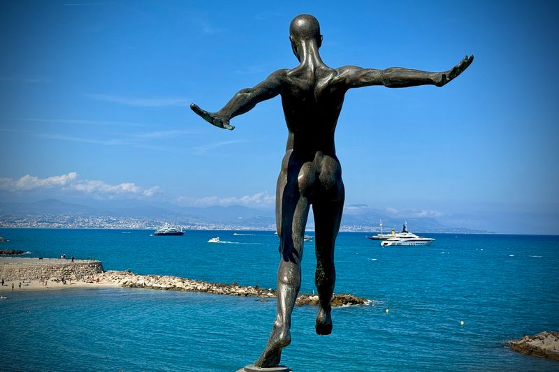 2024-07 Le saut (Antibes) 15 x 10.JPG