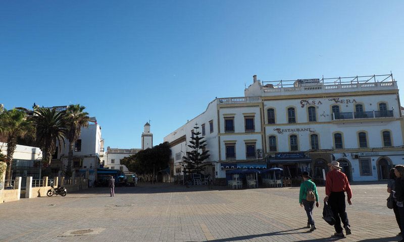 From the port to the medina through the square