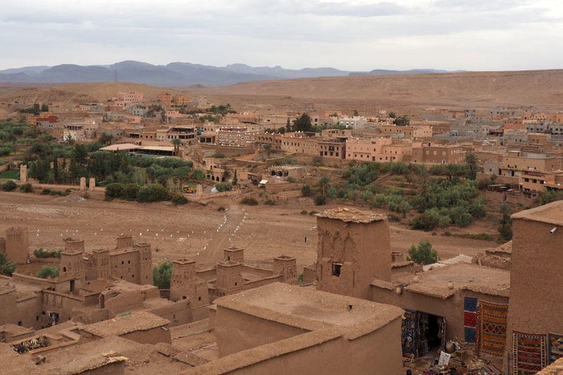 The pathway across the wadi