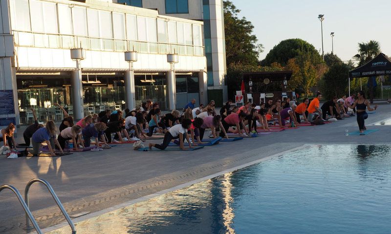 An exercise (yoga?) class on the hotel grounds