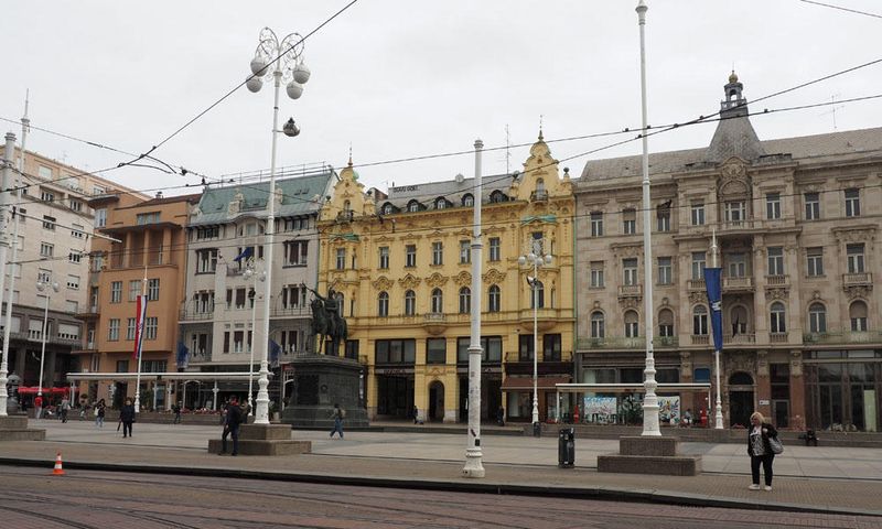 Ban Jelačić Square early in the morning