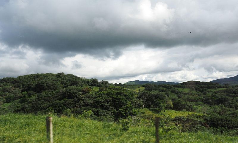 Cloudy skies on the way to Monteverde