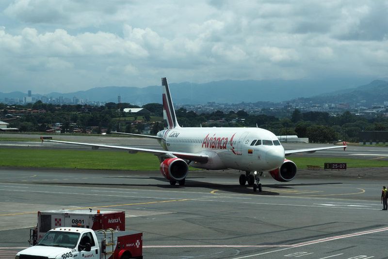 Avianca Airbus A320-214