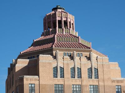 Architecture of the top of Asheville City Hall