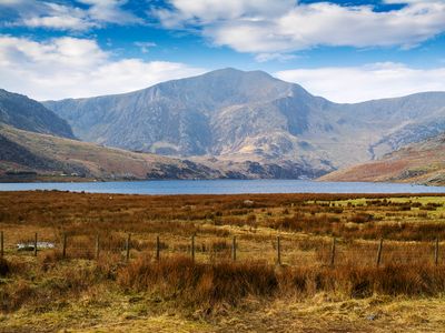 Across Llyn Ogwen towards Y Garn