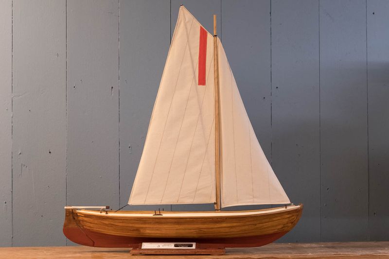 Bjrn A Hanssens modell av en seilbt, som han har gitt til Barnas Modellverksted