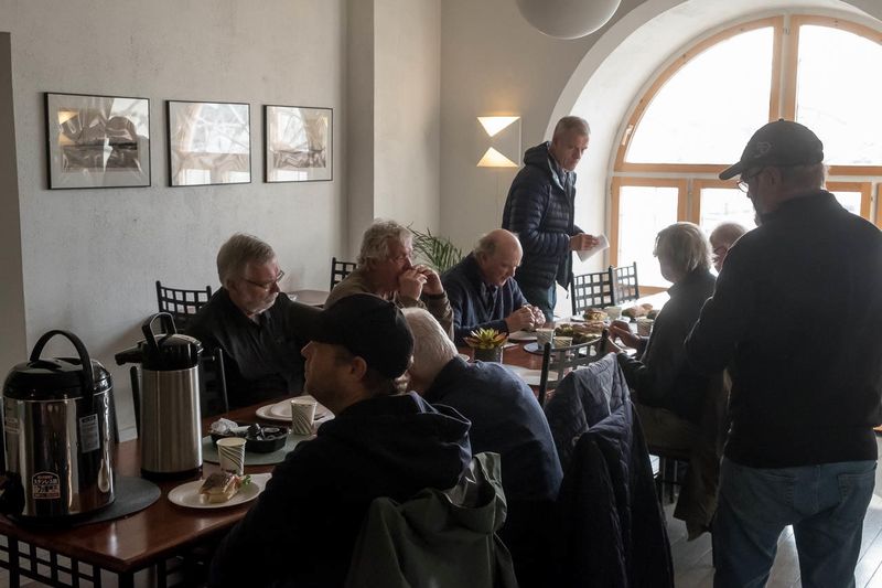 Vi startet seansen i ellevetiden omtrent, s det var dags med litt mat og en kaffetr