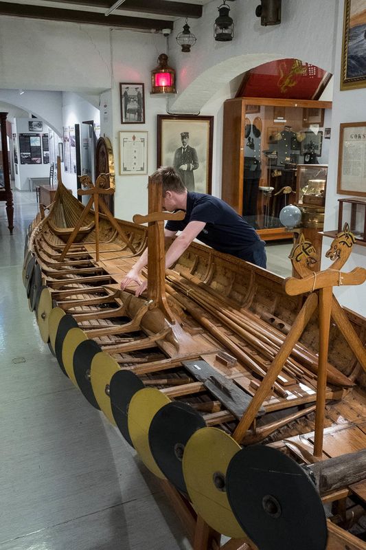 Vikingskip har de ogs modell av p Marinemuseet, som seg hr og br