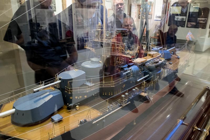 De ble psatt svre antitorpedo-bulges under vannlinjen og ble dermed for brede til  passe inn i Marinens trrdokker.