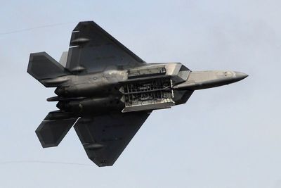 F-22 weapons bay pass