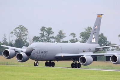 KC-135R Stratotanker landing