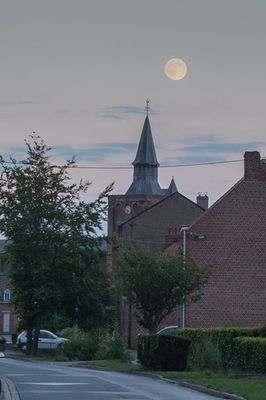 AV1P0010lune.jpg