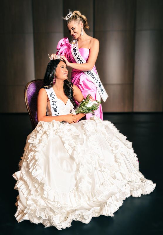Miss Washington's Teen @ Crowning New Miss Apple Valley's Teen