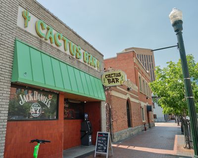 Cactus Bar - Dive Bar