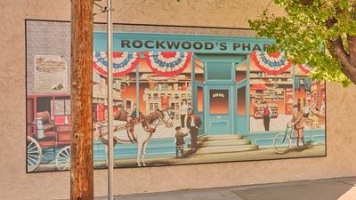Mural: Superman, Marilyn, Reagan