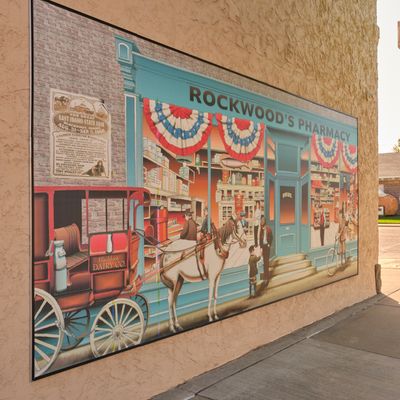 Mural: Superman, Marilyn, Reagan