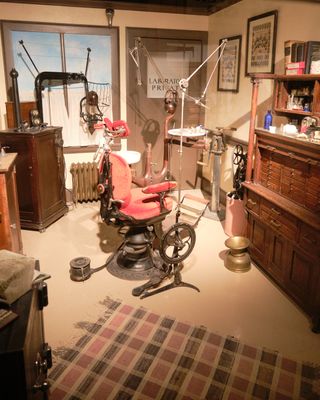 First Light Bulbs Lit by Atomic Power