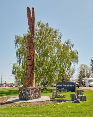 Trail of the Whispering Giants - Peter Toth Statue