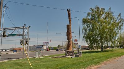 Trail of the Whispering Giants - Peter Toth Statue