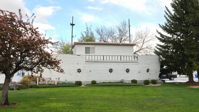 Boat-Shaped House