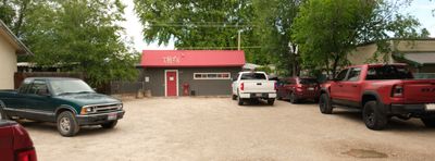 Little Dutch Garden - Dive Bar