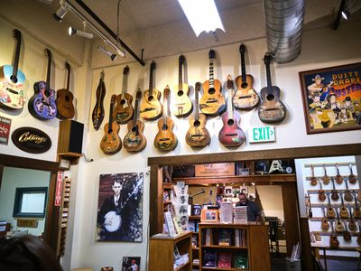 Dusty Strings