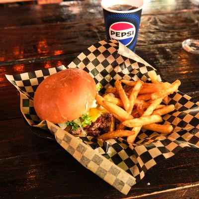 Junkyard Extreme Burgers - Crashed Plane