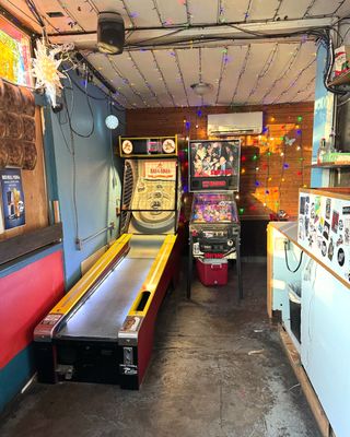 Slammer Tavern - Dive Bar