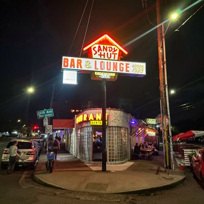 Sandy Hut Bar & Lounge