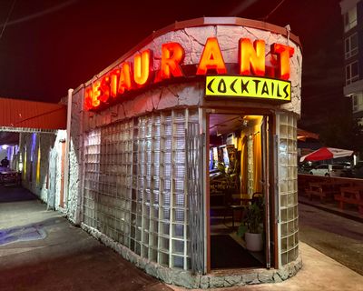 Sandy Hut Bar & Lounge