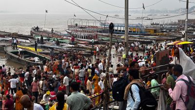 Chaos at dawn on the banks of the Ganges