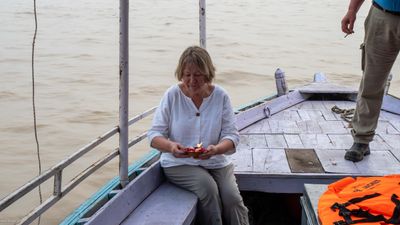 Preparing an offering to the goddess of the Ganga.