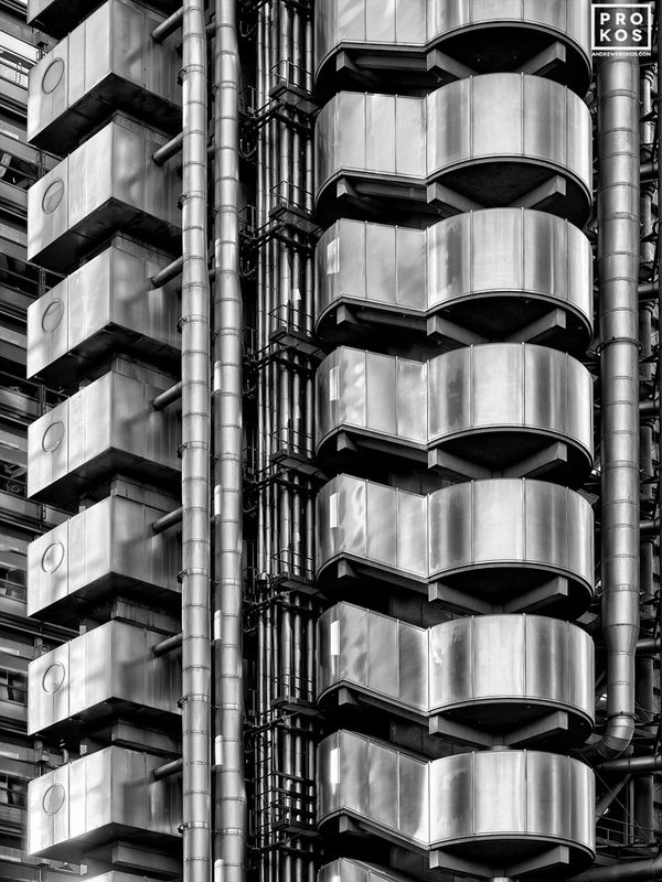 https://andrewprokos.com/photo/lloyds-building-london-architecture-black-white-9309/