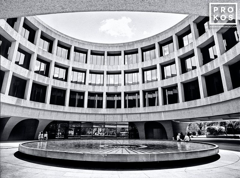 https://andrewprokos.com/photo/hirshhorn-museum-bw/