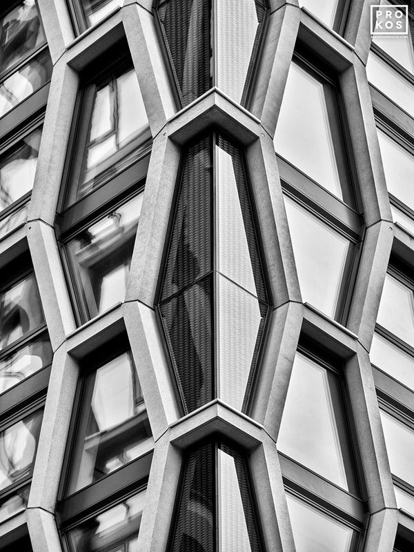 https://andrewprokos.com/photo/broadway-building-facade-detail-london-black-white-7936/