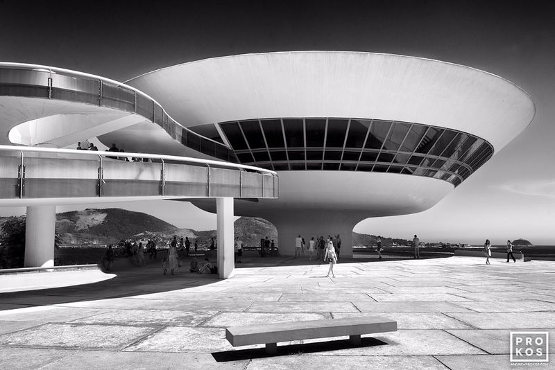 https://andrewprokos.com/photo/niteroi-contemporary-art-museum-view-black-white-1490/