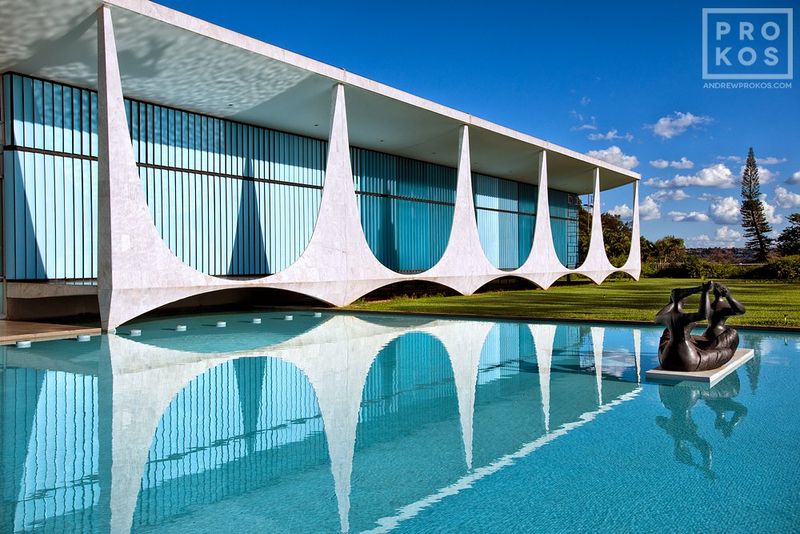 https://andrewprokos.com/photo/palacio-da-alvorada-exterior-brasilia-9327/