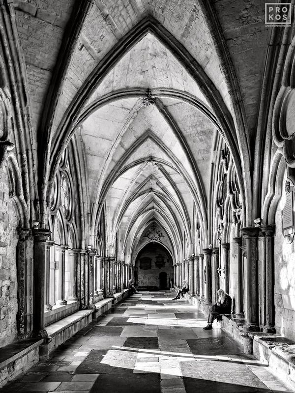 https://andrewprokos.com/photo/westminster-abbey-cloister-view-black-white-8100/