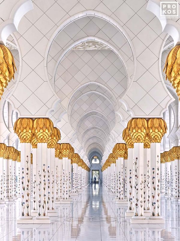 https://andrewprokos.com/photo/sheikh-zayed-mosque-colonnade-and-arches-5543/


see photo at Artspace