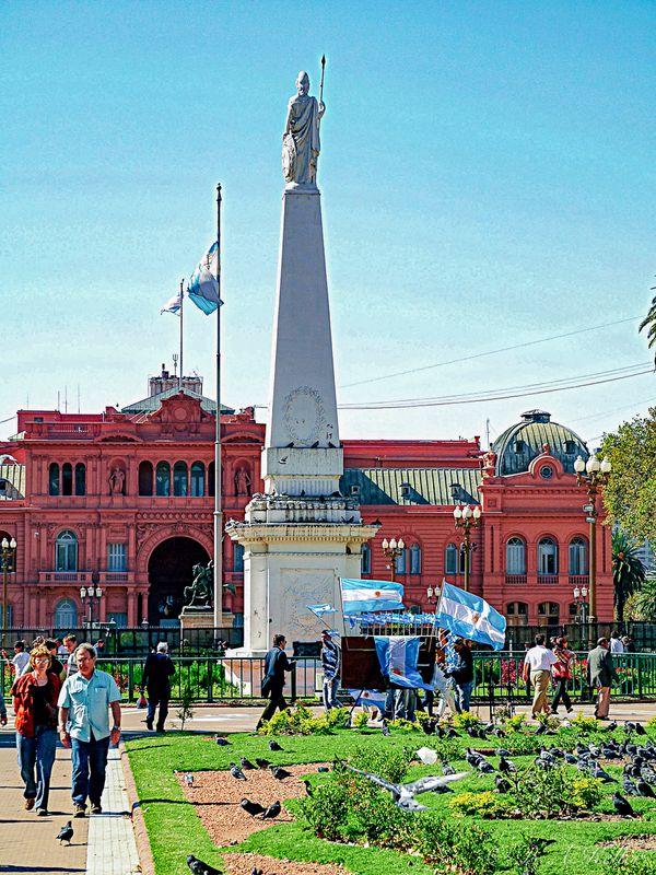 Plaza de Mayo & Casa de Gobierno