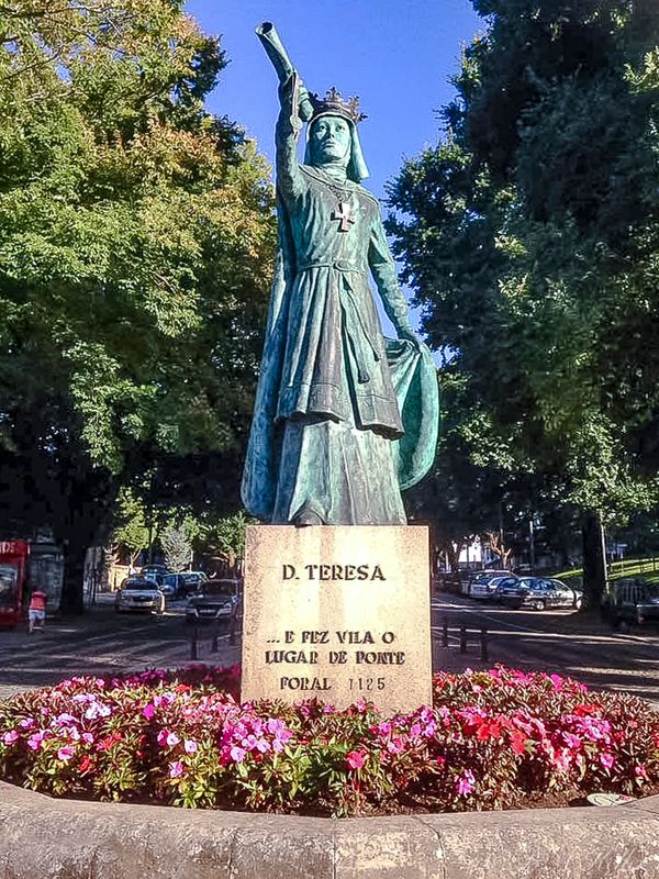 Statue of Dona Teresa